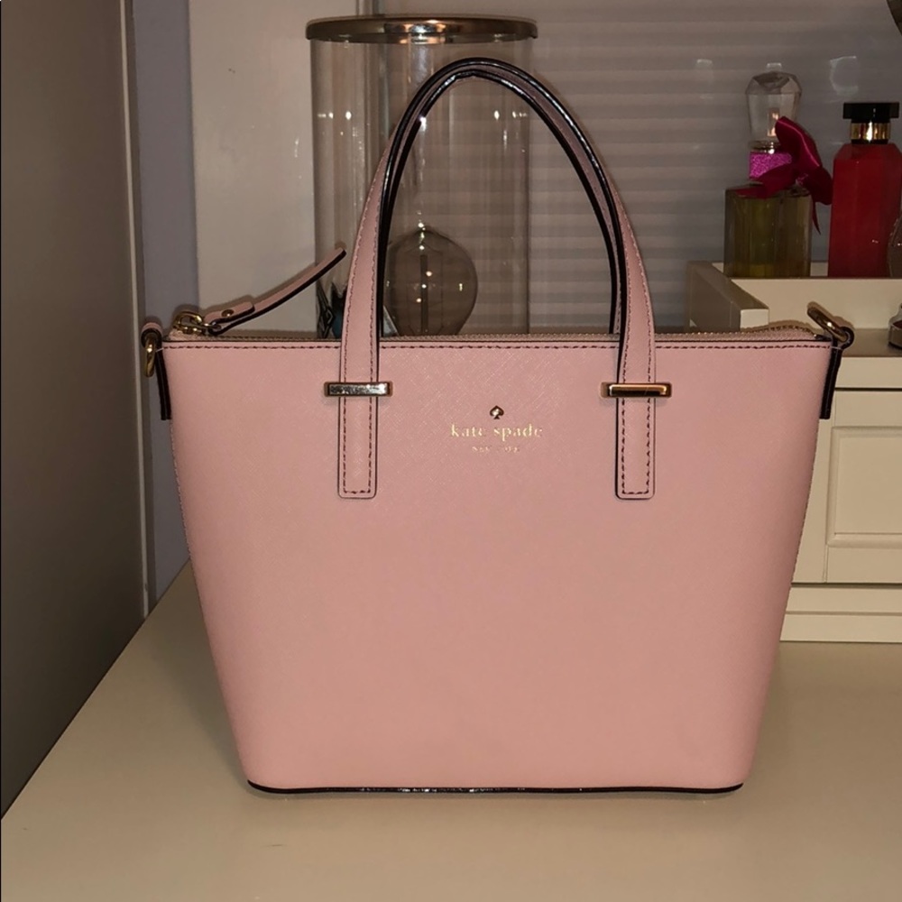 KATE SPADE CROSSBODY PURSE- amazing condition